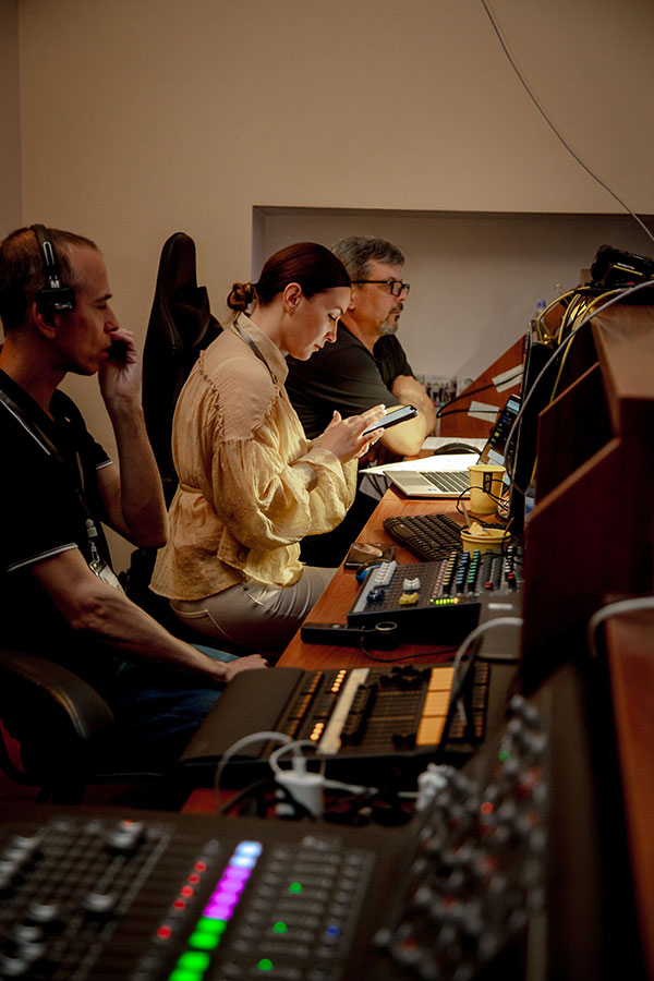 Знімальна група Phoenix Stream у залі